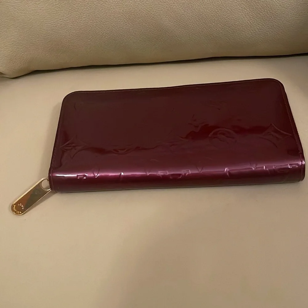 AUTHENTIC EUC LOUIS VUITTON SP4182 ROUGE FAUVISTE MONOGRAM VERNIS ZIPPY … - Picture 6 of 17